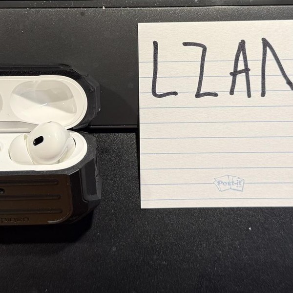 Apple AirPods Pro 2 - Lightning