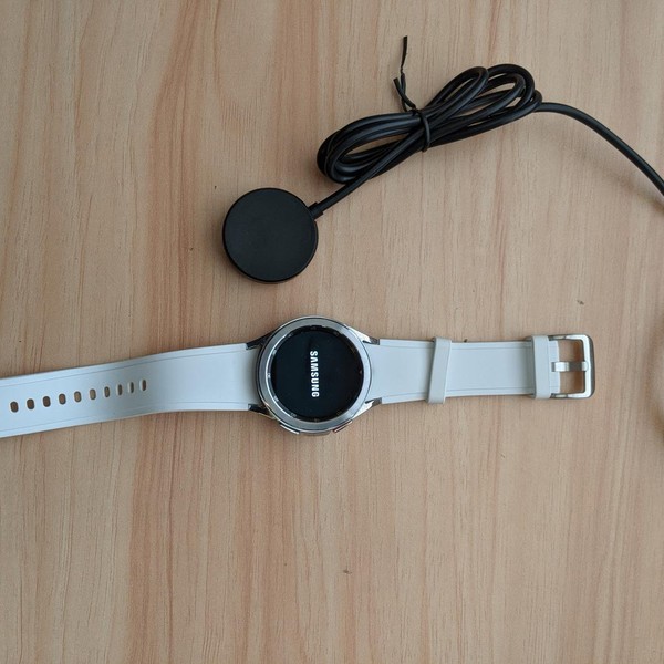 Samsung Galaxy Watch4 Classic - Unlocked, Silver, 42mm