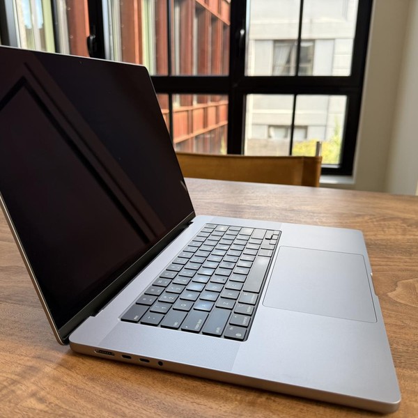 MacBook Pro 2021 - 16 inch - 512 GB, Gray, 32 GB, Apple M1 Pro 10-core