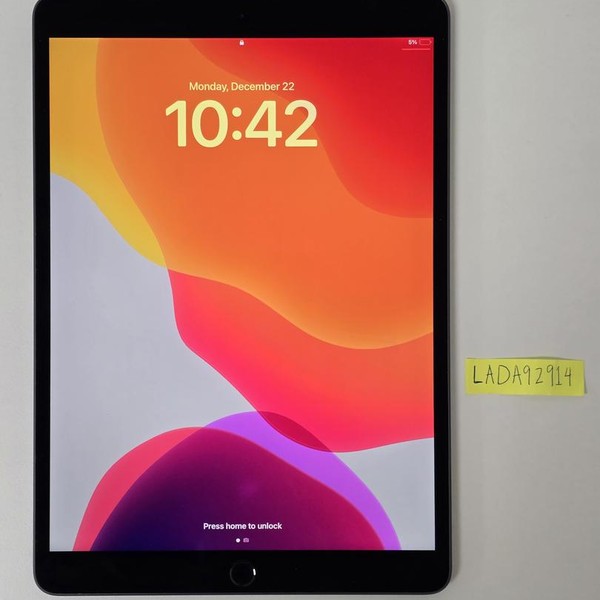 Apple iPad Air 3rd Gen - Wi-Fi, 64 GB, Gray