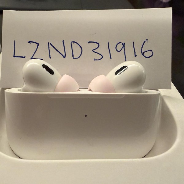 Apple AirPods Pro 2 - Lightning