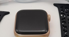 Good
													Apple Watch SE 1st Gen 40mm - Unlocked, Gold, A2353 - Cellular, Aluminum, photo 2 of 4