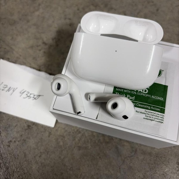 Apple AirPods Pro 2 - Lightning