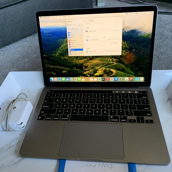 MacBook Pro 2020 - 13 inch - 1 TB, Gray, 16 GB, Apple M1
