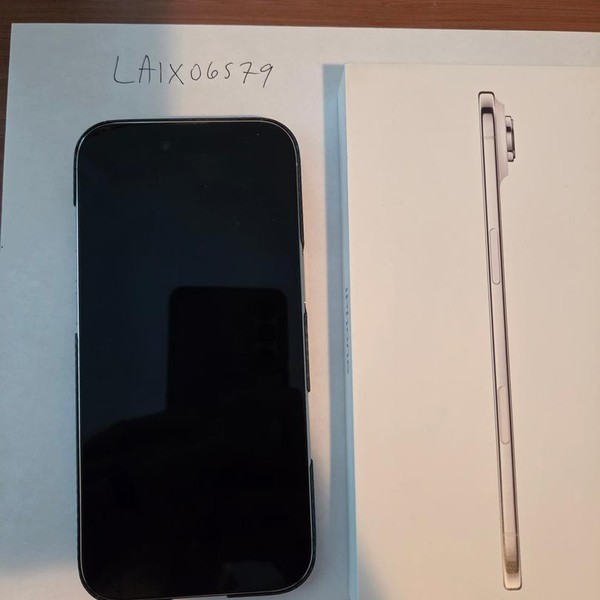 Apple iPhone Air - Unlocked, 256 GB, Cloud White, A3260