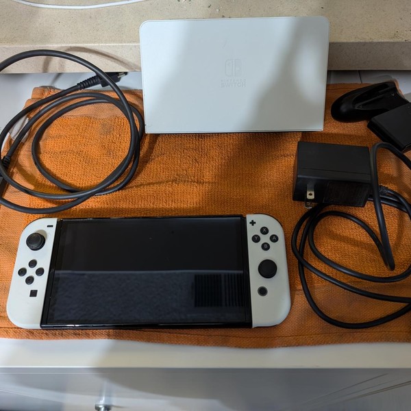 Nintendo Switch - OLED - 64 GB, White