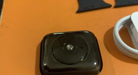 Mint
													Apple Watch SE 1st Gen 40mm - Gray, A2351 - GPS, Aluminum, photo 2 of 7