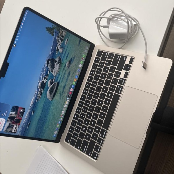 MacBook Air 2025 (M4) - 13 inch - Apple M4, Starlight, 256 GB, 16 GB