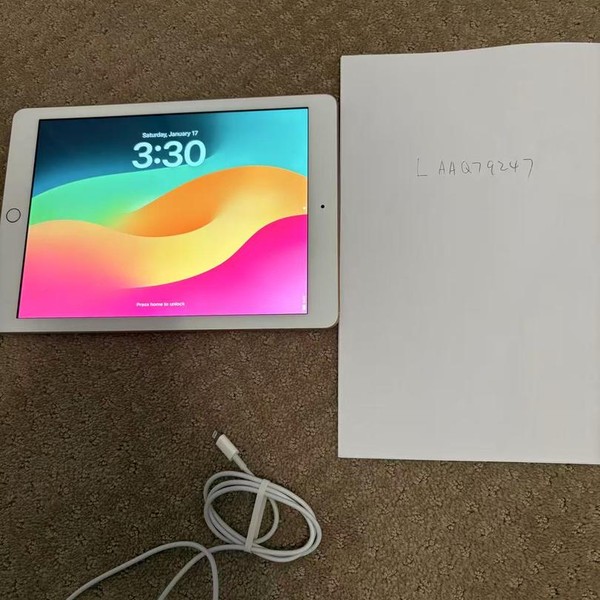 Apple iPad 6th Gen - Wi-Fi, Gold, 32 GB, A1893