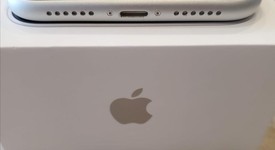 Mint
													Apple iPhone Xr - Verizon, White, 64 GB, A1984, photo 5 of 9