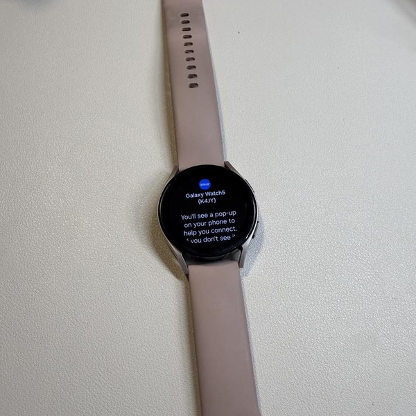 Samsung Galaxy Watch5 - Unlocked, Gold, 40mm