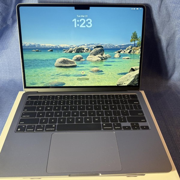 MacBook Air 2022 (M2) - 13 inch - 256 GB, Gray, 8 GB, Apple M2