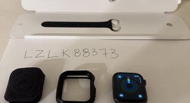 Good
													Apple Watch Series 4 44mm - Verizon, Gray, A1976 - Cellular, Aluminum, photo 2 of 7