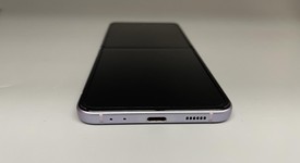 Good
													Samsung Galaxy Z Flip3 5G - Unlocked Non-US, Lavender, 256 GB, 8 GB, SM-F711N, photo 4 of 8