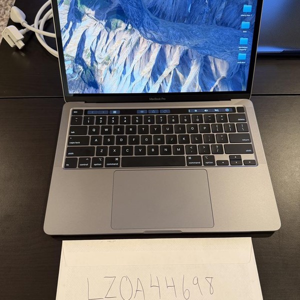 MacBook Pro 2020 - 13 inch - 1 TB, Gray, 32 GB, Intel Core i7