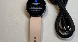 Good
													Samsung Galaxy Watch5 - Unlocked, Gold, 40mm, photo 5 of 6