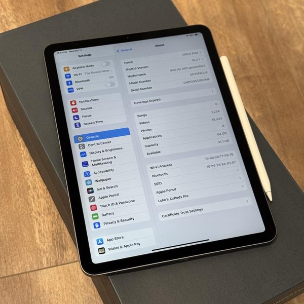 Apple iPad Air (4th Gen) - Wi-Fi, 64 GB, Gray, A2316