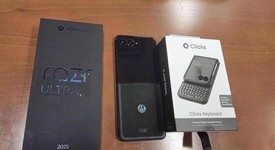 Good
													Motorola Razr Ultra (2025) - Unlocked, PANTONE Scarab, 512 GB, 16 GB, photo 2 of 8