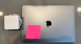 Good
													MacBook Air 2020 - 13" - I5, Gray, 256 GB, 8 GB, photo 1 of 7