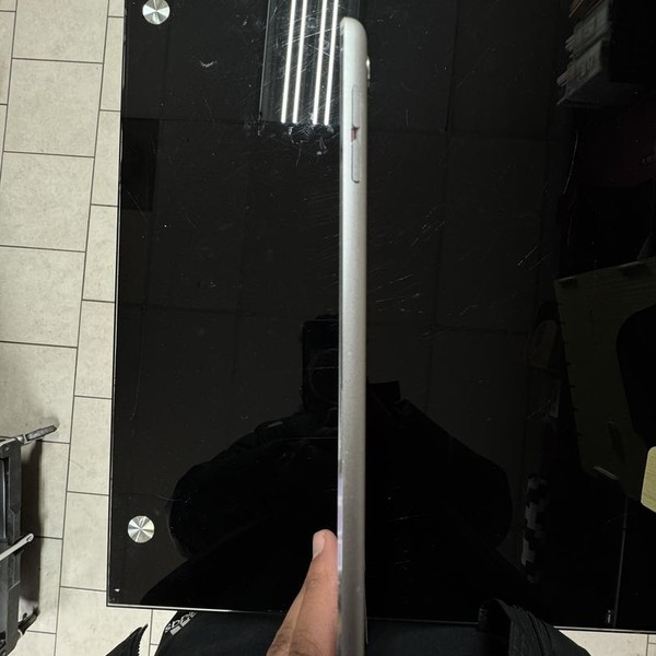 Apple iPad Pro 12.9 inch 2nd Gen 2017 - Wi-Fi, 256 GB, Silver