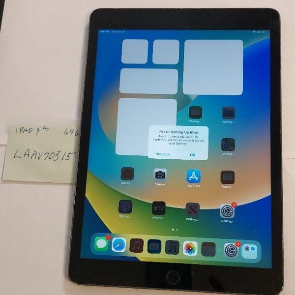 Apple iPad 9th Gen - Unlocked, Gray, 64 GB, A2603