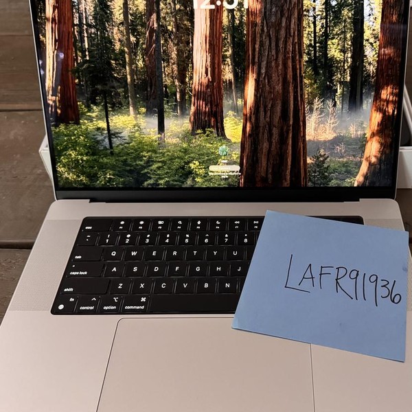 MacBook Pro Late 2023 (M3) - 16 inch - 512 GB, Silver, 18 GB, Apple M3 Pro 12-core, 18-core GPU