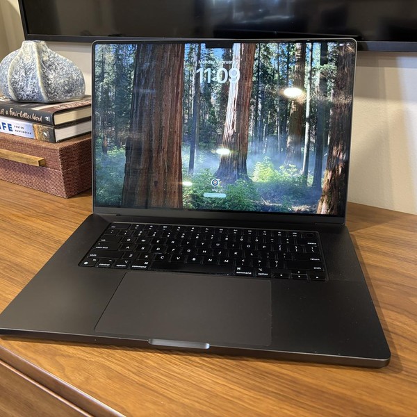 MacBook Pro Late 2023 (M3) - 16 inch - 512 GB, Black, 18 GB, Apple M3 Pro 12-core, 18-core GPU