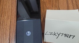 Good
													Motorola Razr (2024) - Unlocked, Gray, 256 GB, 8 GB, photo 3 of 4