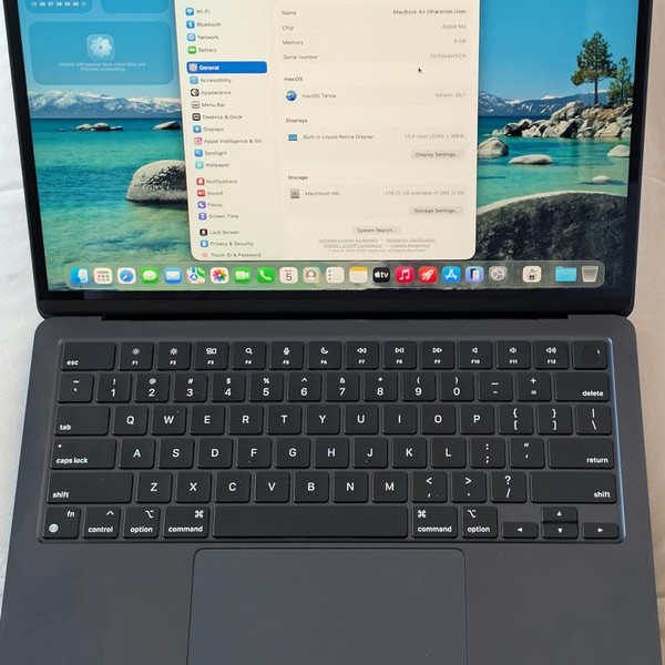 MacBook Air 2022 (M2) - 13 inch - 256 GB, Midnight, 8 GB, Apple M2
