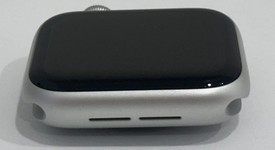 Good
													Apple Watch SE 2nd Gen 40mm - Silver, A2722 - GPS, Aluminum, photo 4 of 7
