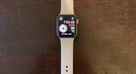 Good
													Apple Watch Series 4 40mm - Gold, A1977 - GPS, Aluminum, photo 1 of 9