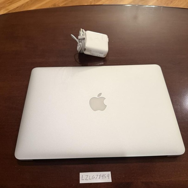 MacBook Air 2017 - 13 inch - I5, Silver, 1 TB, 8 GB