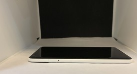 Fair
													Google Pixel 2 XL - Verizon, Black & White, 64 GB, Verizon Edition, photo 5 of 7
