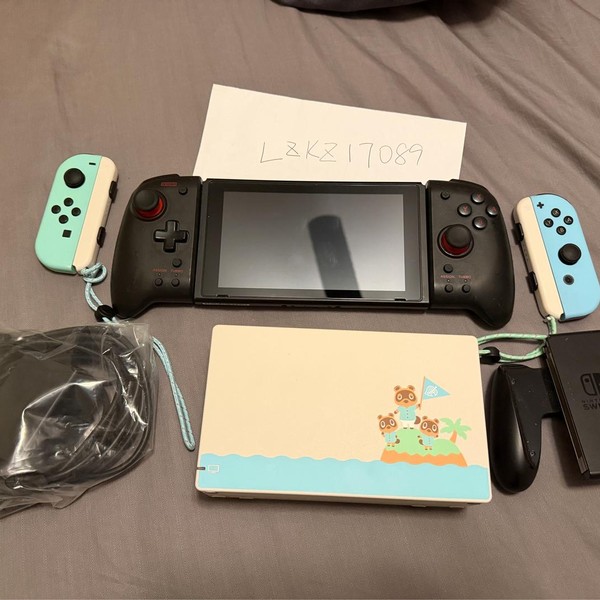Nintendo Switch - 32 GB, Animal Crossing: New Horizons