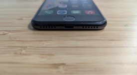 Good
													Apple iPhone SE 3rd Gen 2022 - Unlocked, Midnight, 64 GB, A2595, photo 3 of 14
