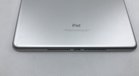 Good
													Apple iPad 5th Gen - Wi-Fi, Silver, 32 GB, A1822, photo 4 of 5