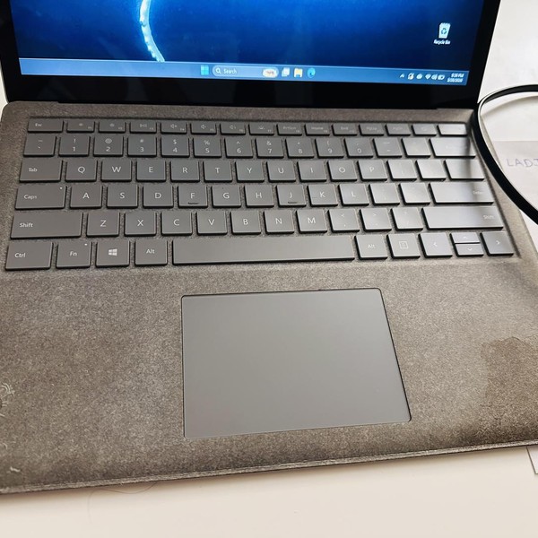 Microsoft Surface Laptop 2 - 128 GB, Platinum, 8 GB, Intel Core i5