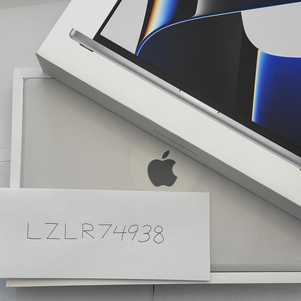 MacBook Pro 2021 - 16 inch - 1 TB, Silver, 32 GB, Apple M1 Max