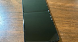 Good
													Samsung Galaxy Z Flip4 5G - Unlocked, Graphite, 256 GB, 8 GB, SM-F721U1, photo 2 of 4