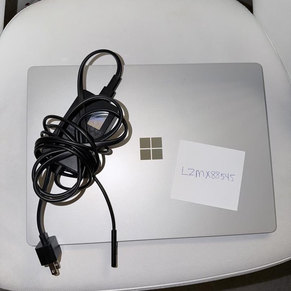 Microsoft Surface Laptop 2 - 128 GB, Platinum, 8 GB, Intel Core i5