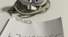 Used
													Apple AirPods 2nd Gen - Lightning Case, photo 4 of 4