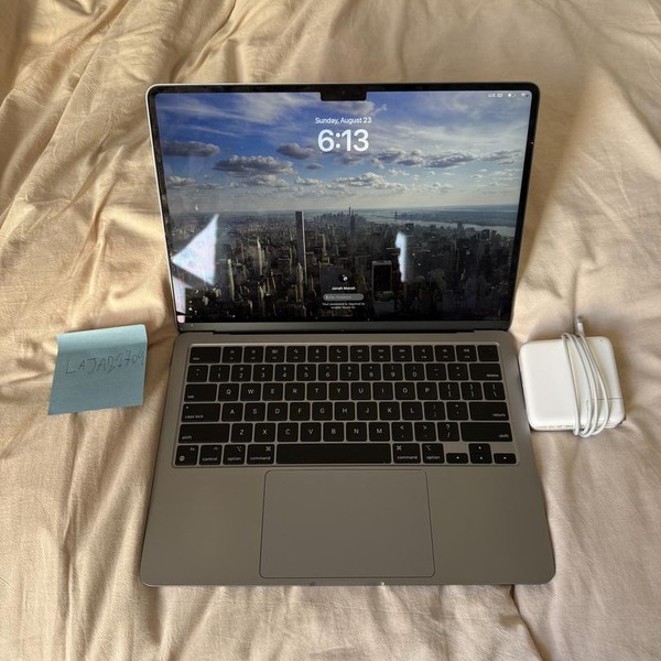 MacBook Air 2024 (M3) - 13 inch - 256 GB, Gray, 16 GB, Apple M3, 10-core GPU