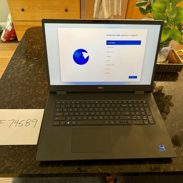 Dell Precision 7780 - 1 TB, Titan Gray, 32 GB, Intel Core i9
