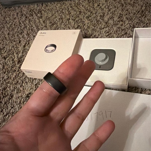 Oura Ring Gen 4 - Stealth, Size 8