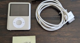 Good
													Apple iPod Nano 3rd Gen - Silver, 4 GB, photo 3 of 3