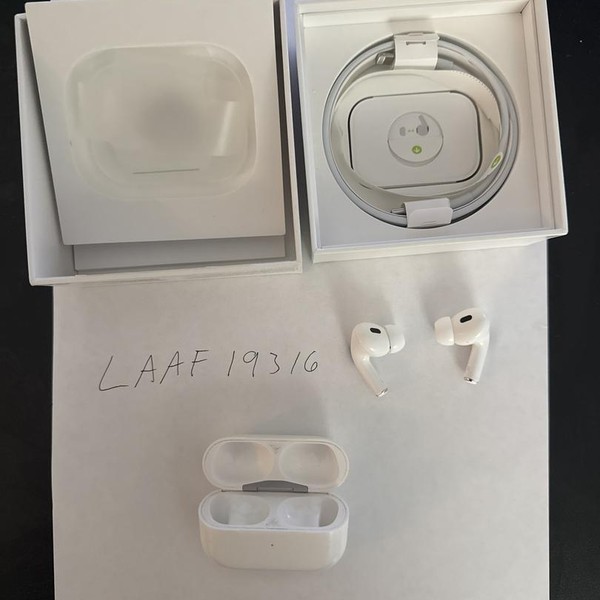 Apple AirPods Pro 2 - Lightning