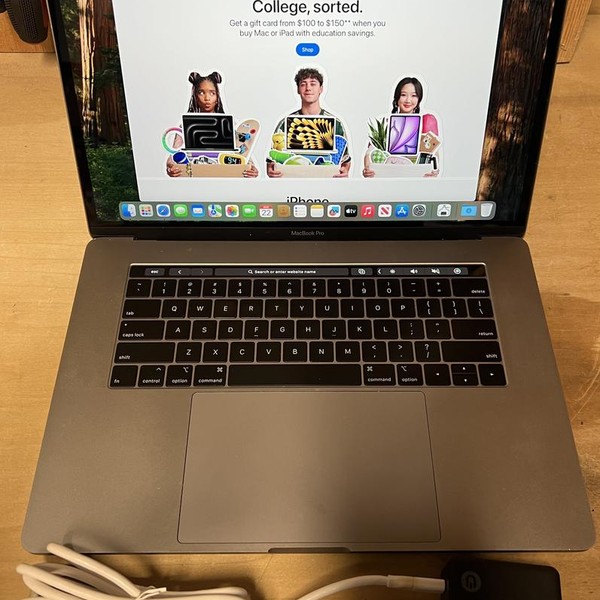 MacBook Pro 2018 (With Touch Bar) - 15 inch - 256 GB, Gray, 16 GB, Intel Core i7