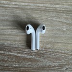 Used Apple AirPods (2nd Gen) - Lightning Case