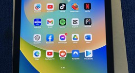 Good
													Apple iPad Mini 6th Gen - Unlocked, Gray, 64 GB, A2568, photo 1 of 7