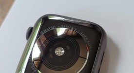 Mint
													Apple Watch Series 5 44mm - Unlocked, Gray, A2095 Cellular, Aluminum, photo 5 of 6
